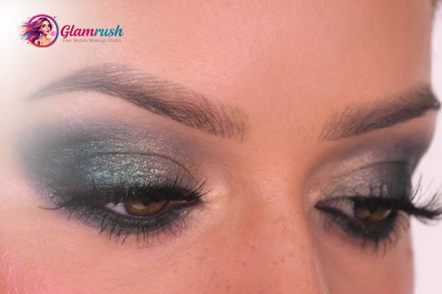 15 Stunning Holiday Makeup Looks For NY Festivities 4 Deep green smokey eyes offer a sophisticated holiday look.