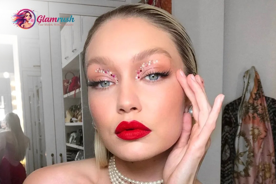 15 Stunning Holiday Makeup Looks For NY Festivities 5 Face gems and rhinestones add sparkle with careful placement.
